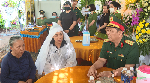 Lãnh đạo Bộ Quốc phòng thăm, viếng các nạn nhân trong vụ việc tại huyện Cư Kuin